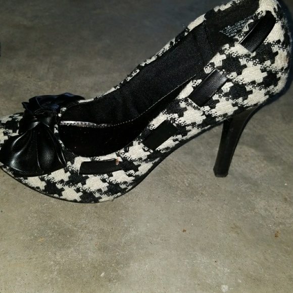 Shoes - Picture 5 of 7